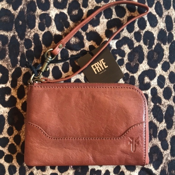Brand New Frye Genuine Leather Cognac Zippered Wristlet - Picture 1 of 14